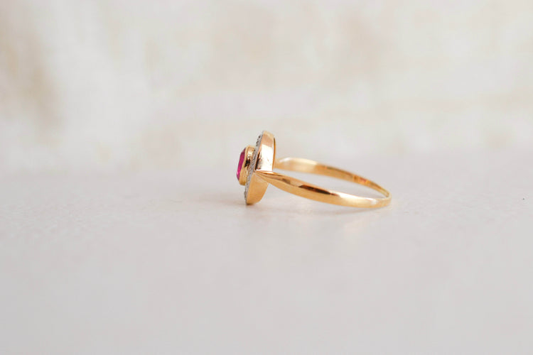 https://cdn.shopify.com/s/files/1/0963/7950/2920/files/bague-ovale-rubis-diamant.jpg?v=1785311610