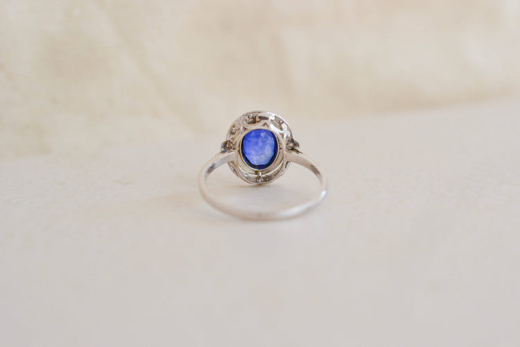 https://cdn.shopify.com/s/files/1/0963/7950/2920/files/bague-art-deco-saphir-diamants_21829a98-7d39-4e4e-98f0-3ef04b2b327e.jpg?v=1785312934