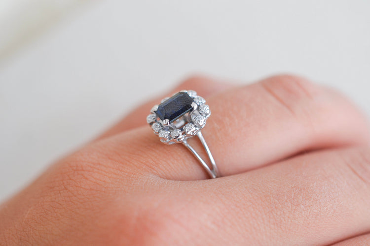 https://cdn.shopify.com/s/files/1/0963/7950/2920/files/bague-marguerite-vintage_88b870f8-d5c0-4313-a4ff-8d5ae92b66f3.jpg?v=1785314263