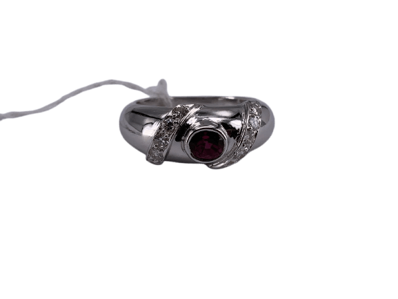 51 Bague épaisse en or blanc avec rubis et diamants 58 Facettes BA 974