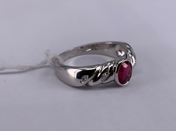 51 Bague ovale torsadée en or blanc, rubis et diamant 58 Facettes BA 789