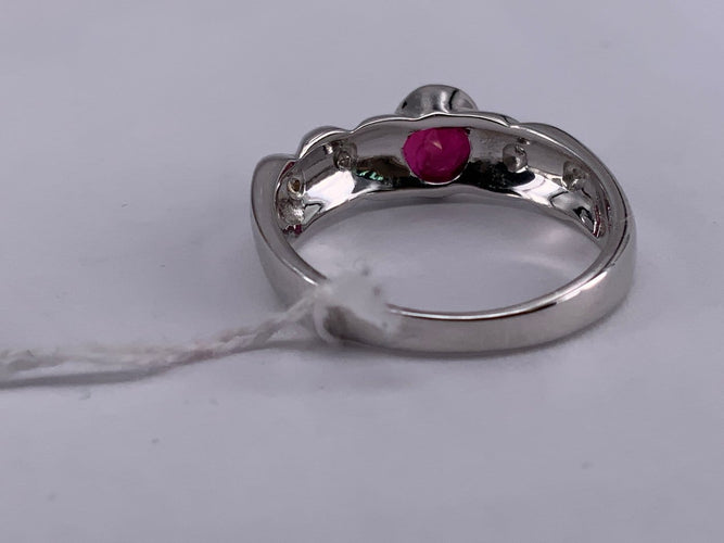 51 Bague ovale torsadée en or blanc, rubis et diamant 58 Facettes BA 789