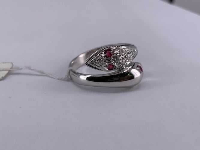 53.5 Bague double serpent en or blanc, rubis et diamants 58 Facettes BA 231