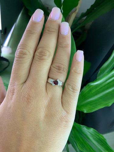53.5 Bague ovale en or blanc, rubis et diamant 58 Facettes BA 226