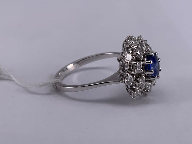 54 Bague saphir de Ceylan en or blanc et diamants 58 Facettes BA 533