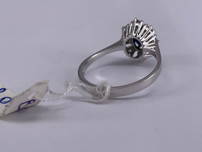 52 Bague marguerite en or blanc avec saphir et diamants 58 Facettes BA 429