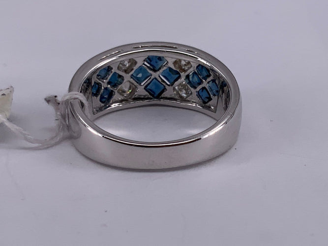 52 Bague carrée en or blanc, saphir et diamants 58 Facettes BA 783