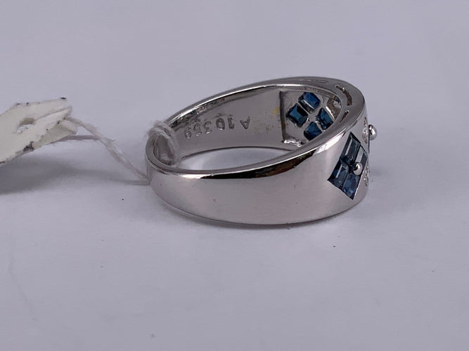 52 Bague carrée en or blanc, saphir et diamants 58 Facettes BA 783