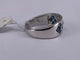 52 Bague carrée en or blanc, saphir et diamants 58 Facettes BA 783