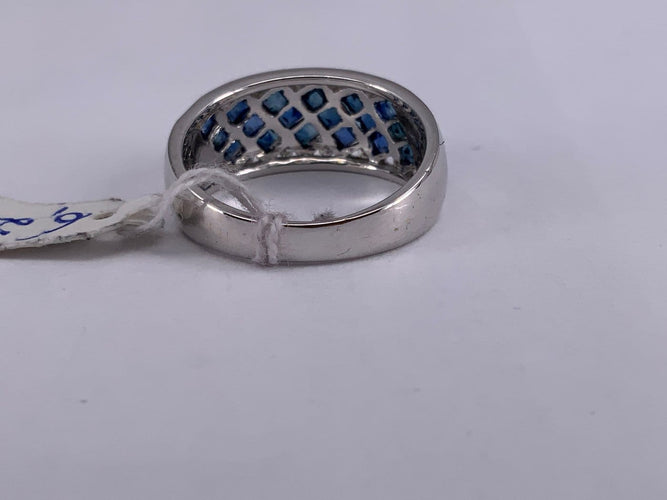 54 Bague lignes en or blanc, saphir et diamants 58 Facettes BA 777