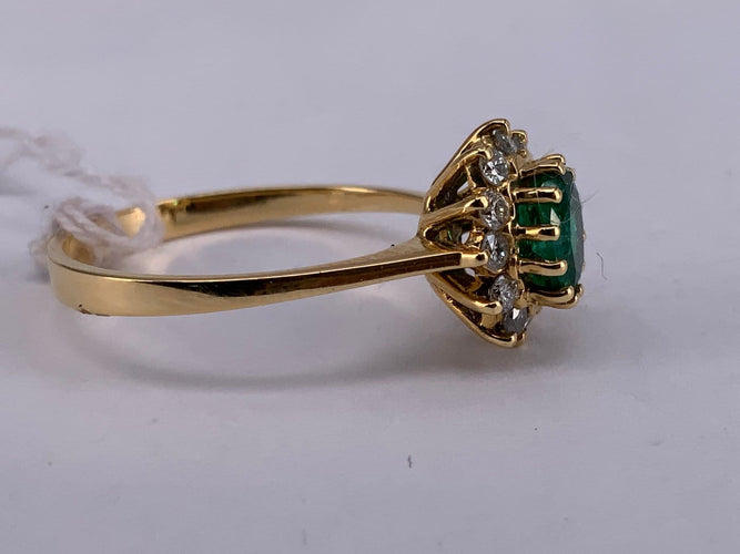 58 Bague marguerite ovale en or jaune, émeraude et diamants 58 Facettes BA 624