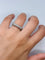 52 Demi-alliance en or blanc 18K et diamants 58 Facettes 2177