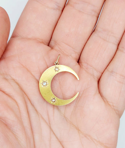 Pendentif croissant de lune en or 18k et perles 58 Facettes A07638