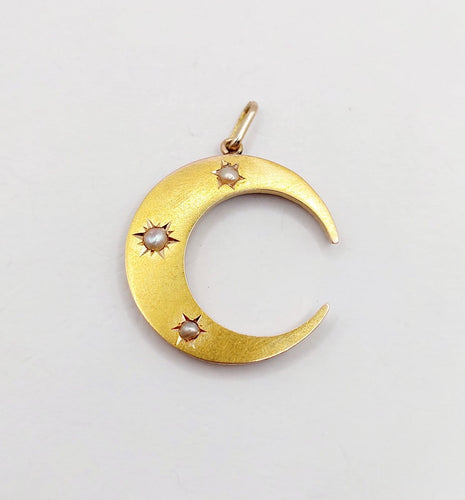 Pendentif croissant de lune en or 18k et perles 58 Facettes A07638