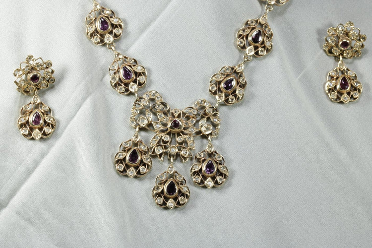 Parure ancienne - Collier et boucles d'oreilles en or, diamants et rubis 58 Facettes 3844