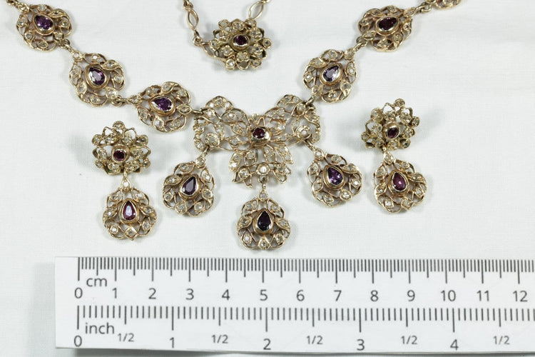 Parure ancienne - Collier et boucles d'oreilles en or, diamants et rubis 58 Facettes 3844