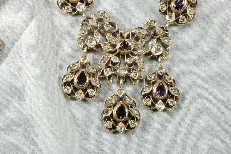 Parure ancienne - Collier et boucles d'oreilles en or, diamants et rubis 58 Facettes 3844
