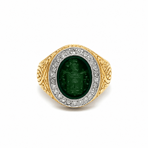 51 Bague chevalière en or jaune avec camée vert et diamants 58 Facettes 50486