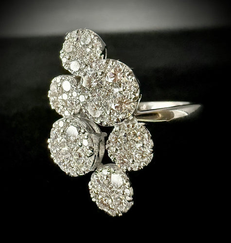 50.5 Bague pavée 54 diamants en or blanc 18 carats 58 Facettes Bague 14