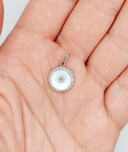 Pendentif cible Art déco en or 18k, platine, diamant et nacre 58 Facettes A07618