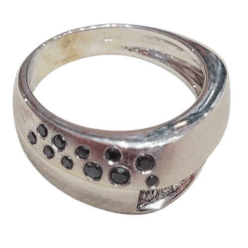 57 Bague en or blanc avec diamants noirs et blancs 58 Facettes S100