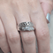 57 Bague en or blanc avec diamants noirs et blancs 58 Facettes S100