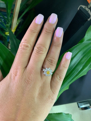 52.5 Bague fleur cocktail en or blanc avec diamants Fancy Yellow 58 Facettes BA 42
