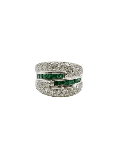 53 Bague en or gris pavée de diamants et émeraudes calibrées 58 Facettes 326/96