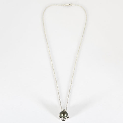 Mauboussin Caviar Mon Amour - Collier en or blanc, diamants et perle 58 Facettes ColMaubperle