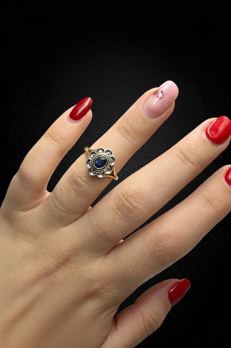 Bague 53 Bague marguerite années 1930 en or jaune, saphir et diamants 58 Facettes
