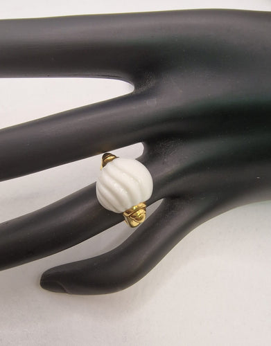 Bague Bulgari Chandra - Bague en or jaune 18 kt et porcelaine blanche 58 Facettes