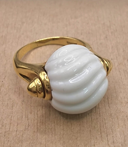 Bague Bulgari Chandra - Bague en or jaune 18 kt et porcelaine blanche 58 Facettes