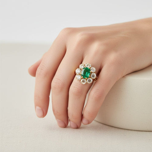 53.5 Bague Pompadour vintage en or 18k, émeraude et diamants 58 Facettes RI-1047