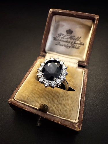 55 Bague en or blanc avec saphir et diamants 58 Facettes AN135 ME