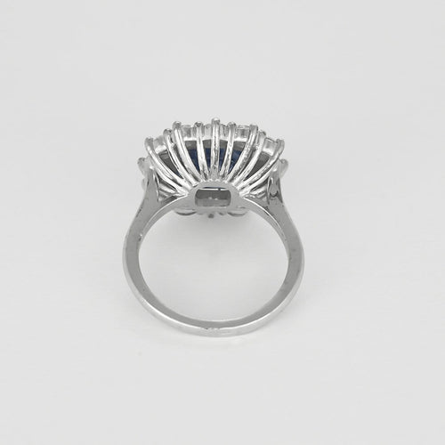 53.5 Bague marguerite en or blanc, saphir Ceylan et diamants 58 Facettes EB10