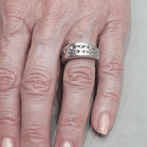 53 Bague en or blanc 18k et diamants 58 Facettes S130