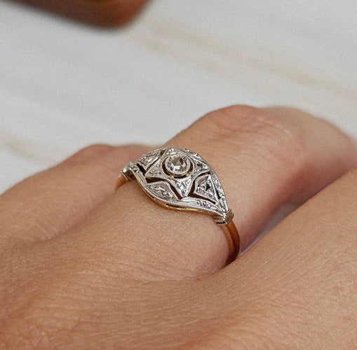 52 Art déco - Bague en or jaune, platine et diamant 58 Facettes 743