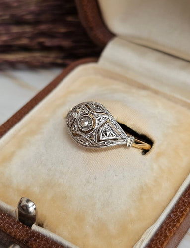 52 Art déco - Bague en or jaune, platine et diamant 58 Facettes 743