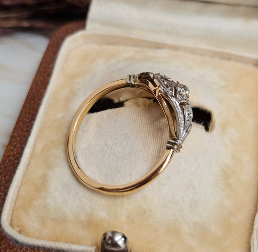 52 Art déco - Bague en or jaune, platine et diamant 58 Facettes 743