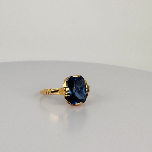 https://cdn.shopify.com/s/files/1/0829/5212/6812/files/Vintage14KYellowGoldTanzaniteRingside.jpg?v=1785920987