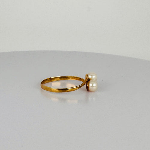https://cdn.shopify.com/s/files/1/0829/5212/6812/files/Vintage14KYellowGoldTwoPearlRingsideright_1c84ebfd-167e-4e26-995f-993588096235.jpg?v=1785923720