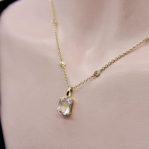 Pendentif Signature - Pendentif en or 14K et pierre de lune arc-en-ciel 58 Facettes 11186