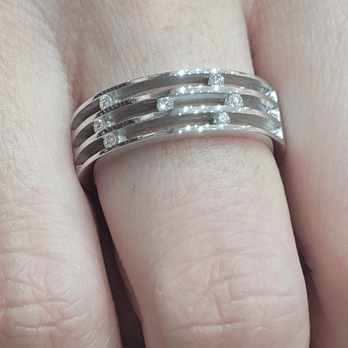 55.5 Bague en or blanc 18 carats et diamants 58 Facettes S104