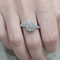55 Bague rosette en or blanc et diamants 58 Facettes S309