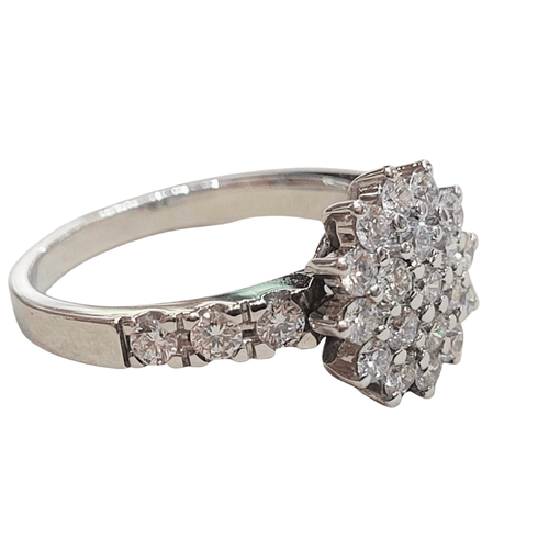 55 Bague rosette en or blanc et diamants 58 Facettes S309