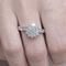 55 Bague rosette en or blanc et diamants 58 Facettes S309