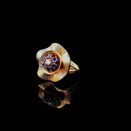 52 Tiffany & Co - Bague cocktail en or jaune et saphirs 58 Facettes 040620264