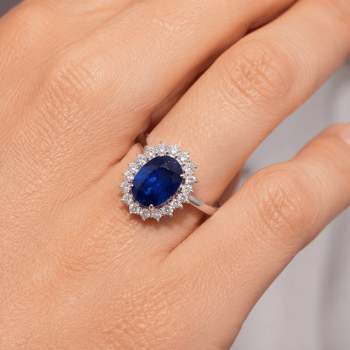 53 Bague en or blanc 18 ct avec saphir et diamants 58 Facettes AN729 (0459)