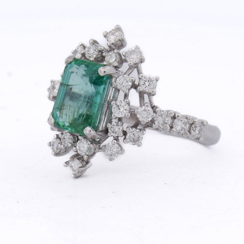 54 Bague en or blanc 18 kt avec émeraude et diamants 58 Facettes AN730 (0599)