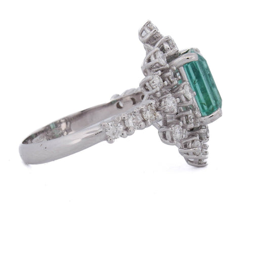 54 Bague en or blanc 18 kt avec émeraude et diamants 58 Facettes AN730 (0599)